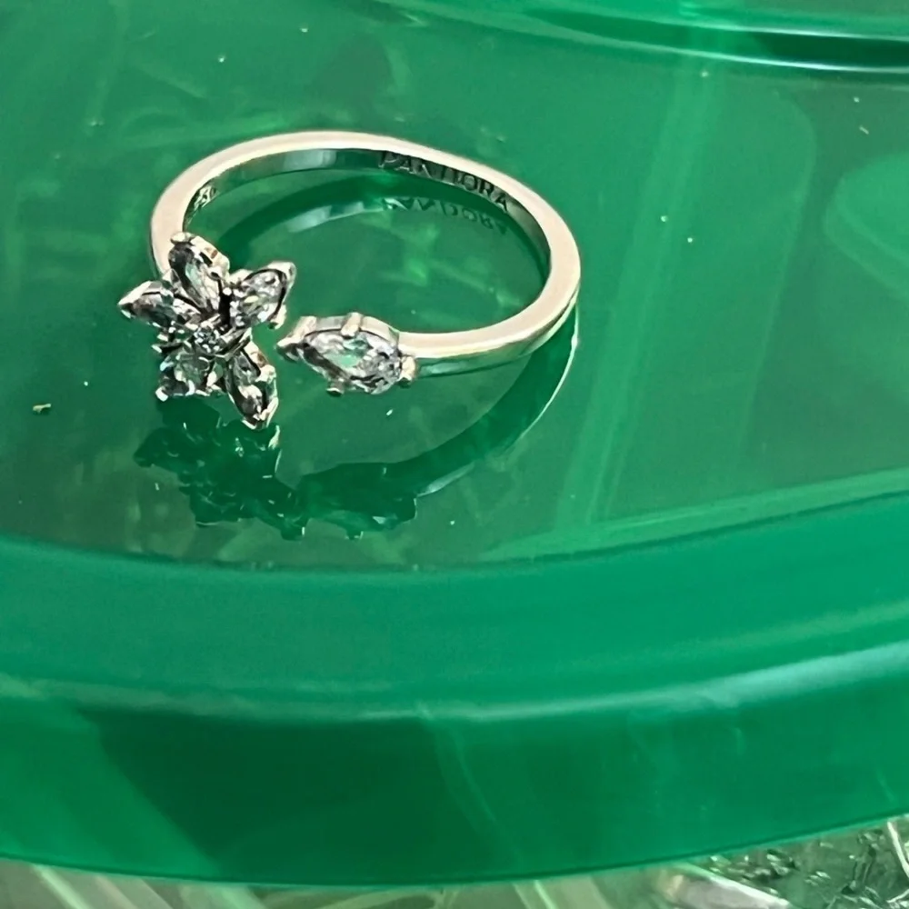 SPARKLING HERBARIUM CLUSTER OPEN RING 7.5